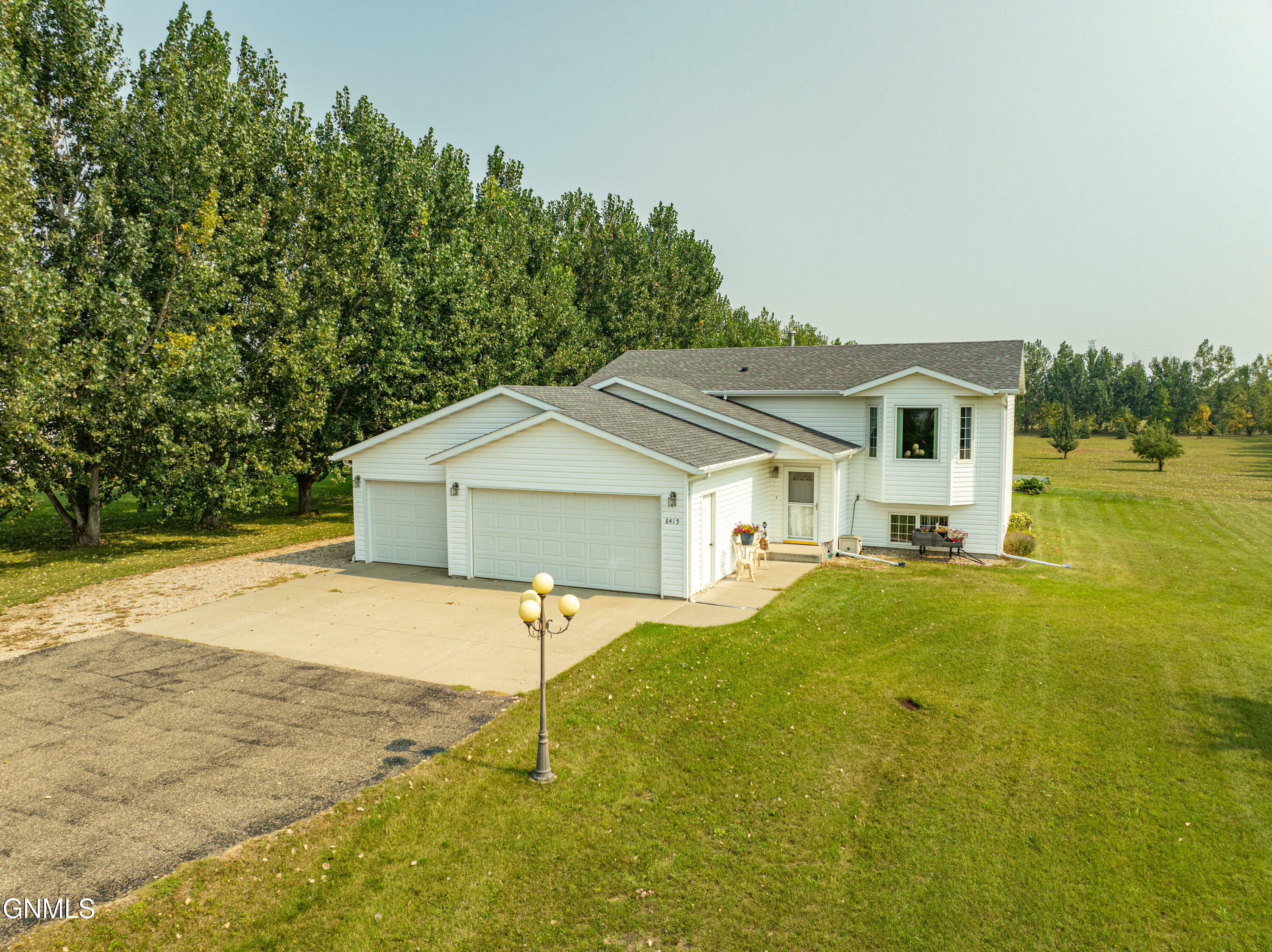 Property Photo:  8415 Ridgeland Drive  ND 58503 