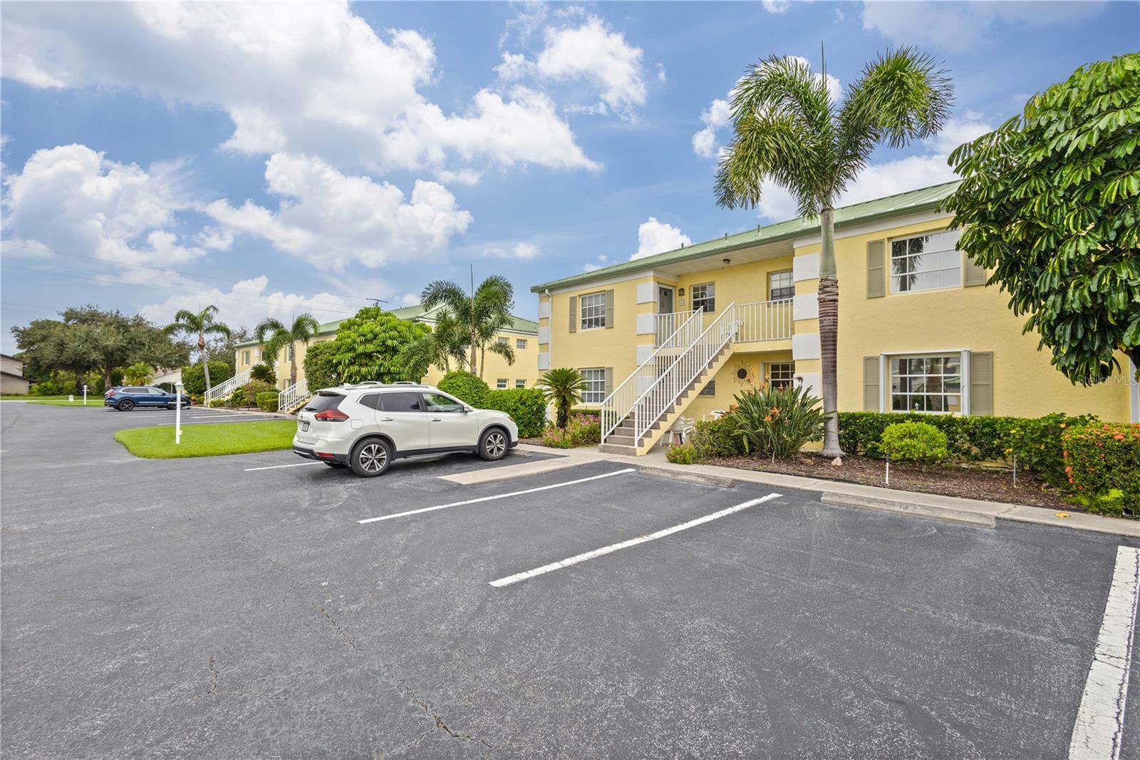 Property Photo:  942 Capri Isles Boulevard 106  FL 34292 