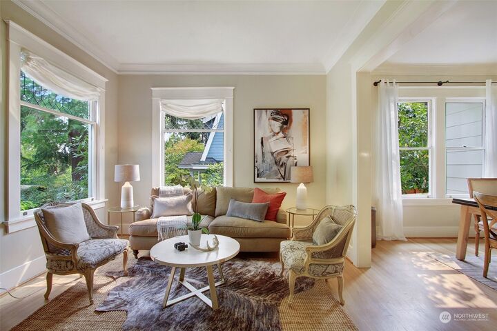 Property Photo:  4019 Sunnyside Avenue N  WA 98103 