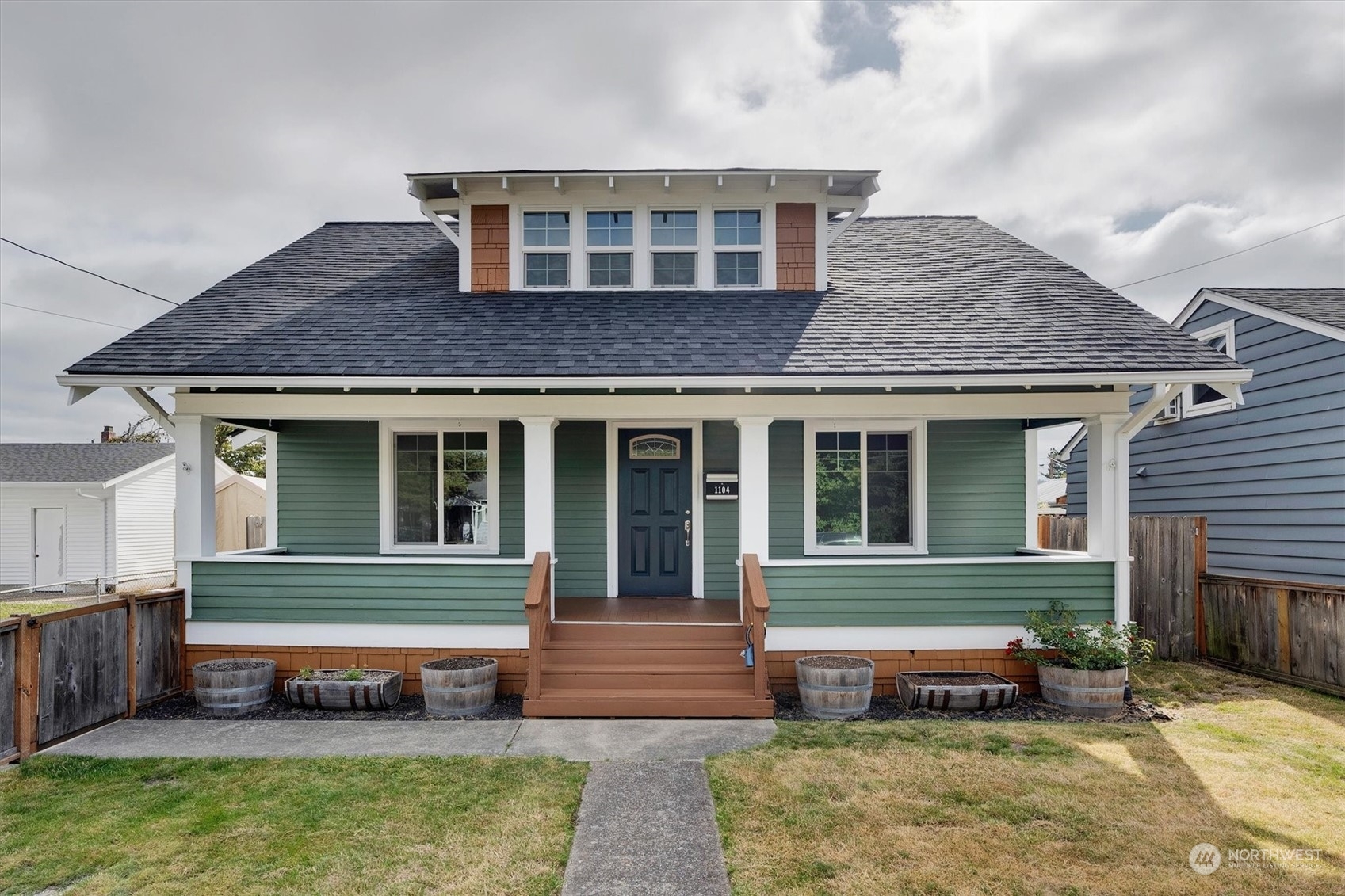 Property Photo:  1104 S Pacific Avenue  WA 98626 