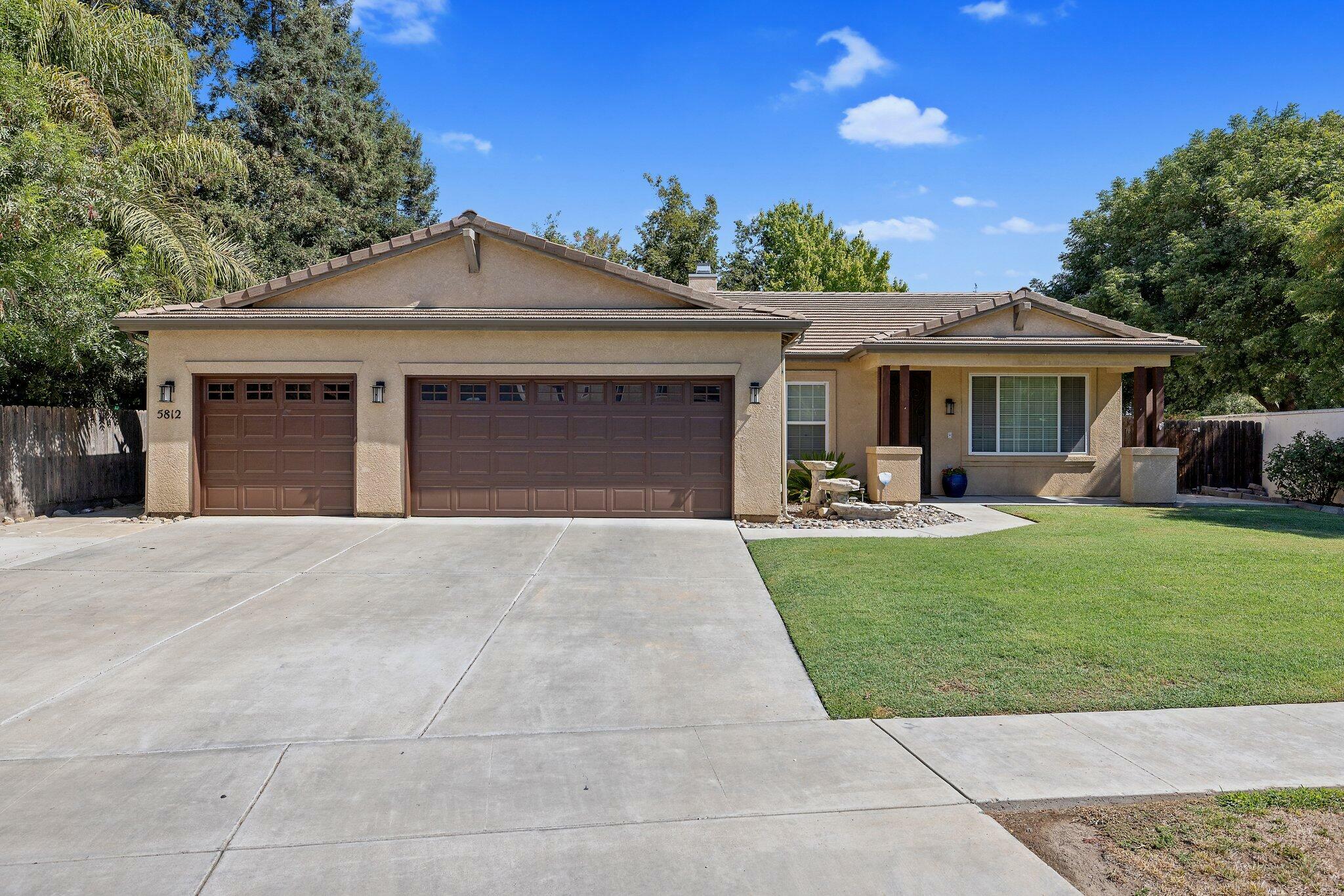 5812 W Ceres Avenue  Visalia CA 93291 photo