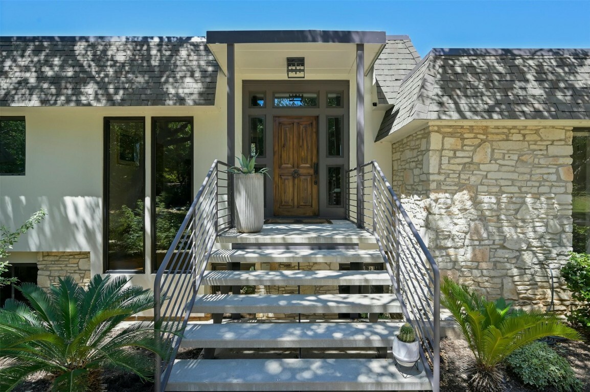 Property Photo:  104 W Canyon Circle  TX 78746 