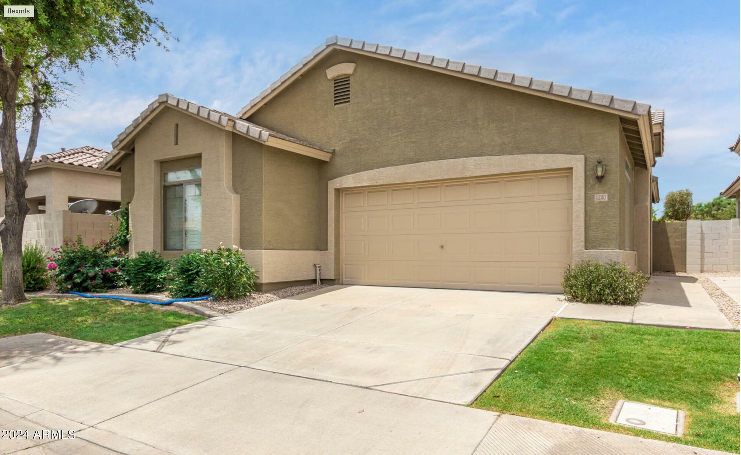 Property Photo:  1240 S Amber Street  AZ 85286 