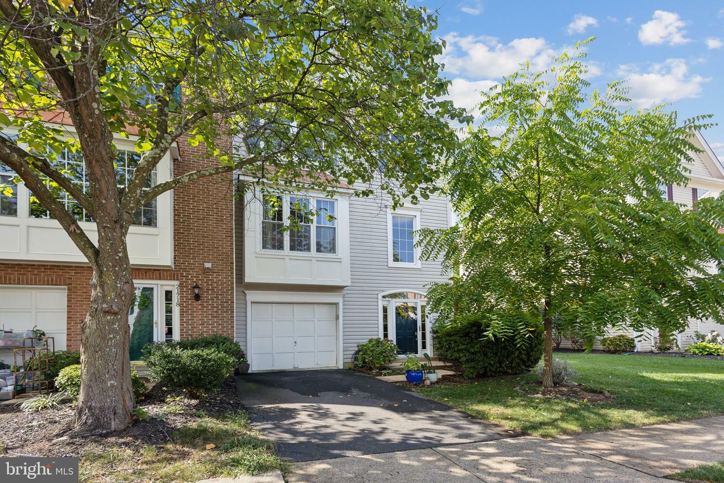 Property Photo:  21720 Kings Crossing Terrace  VA 20147 