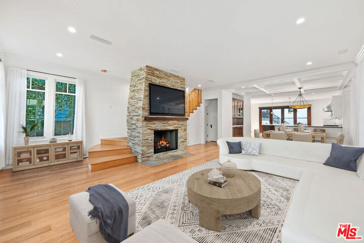 44   Sunset Ave  Venice CA 90291 photo