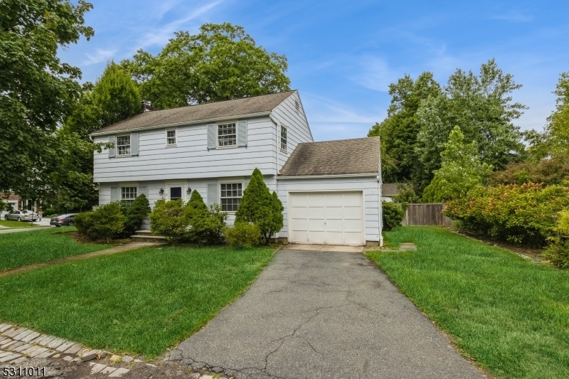 Property Photo:  25 Baltusrol Way  NJ 07078 