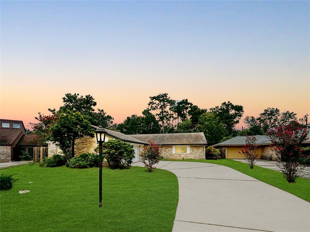 Property Photo: 16430 York Minster Drive TX 77379