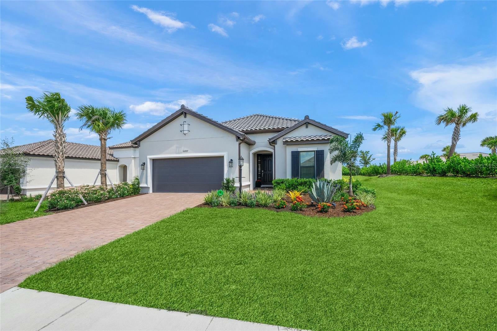 Property Photo: 16227 Umbria Place FL 34211