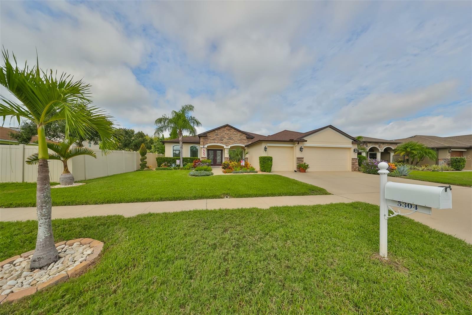 Property Photo:  5304 Moon Shell Drive  FL 33572 