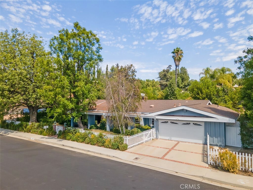 Property Photo:  20327 Alerion Place  CA 91364 