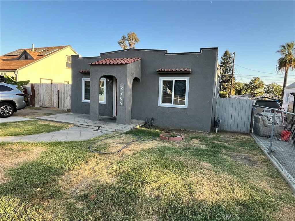 Property Photo:  2709 Lake Street  CA 93306 