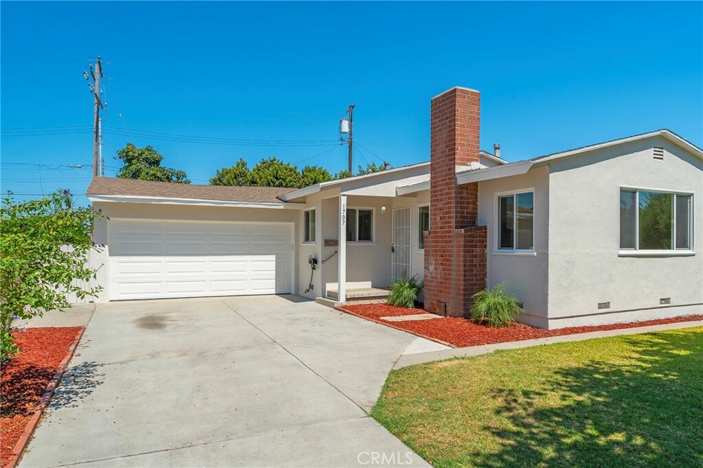 Property Photo:  1707 W Sumac Lane  CA 92804 