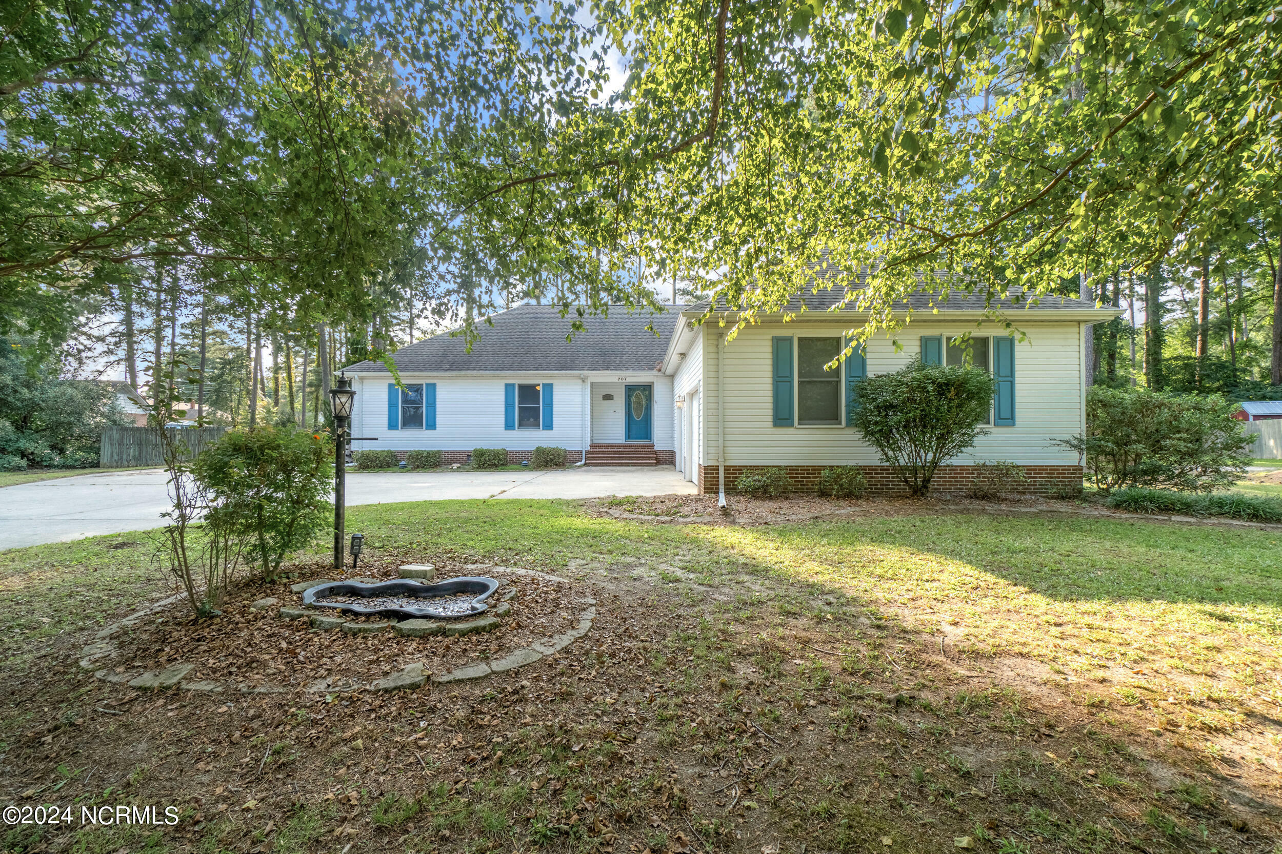 Property Photo:  707 Alton Street  NC 27909 