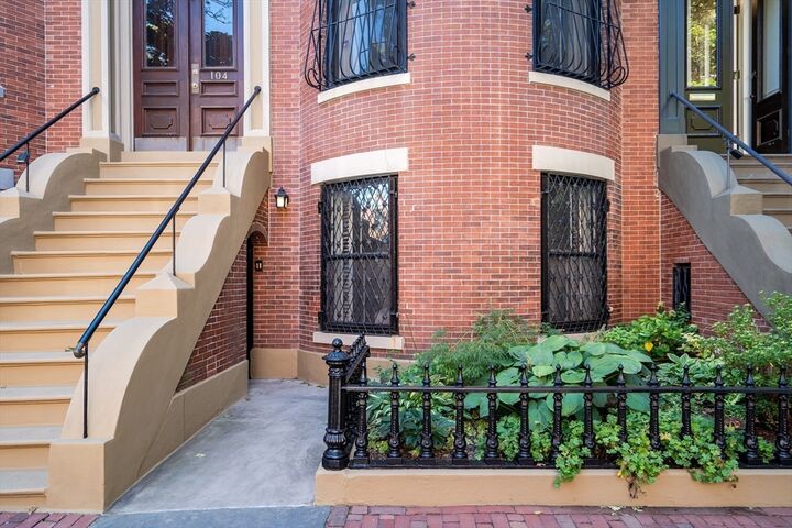Property Photo: 104 Pembroke St 2 MA 02118