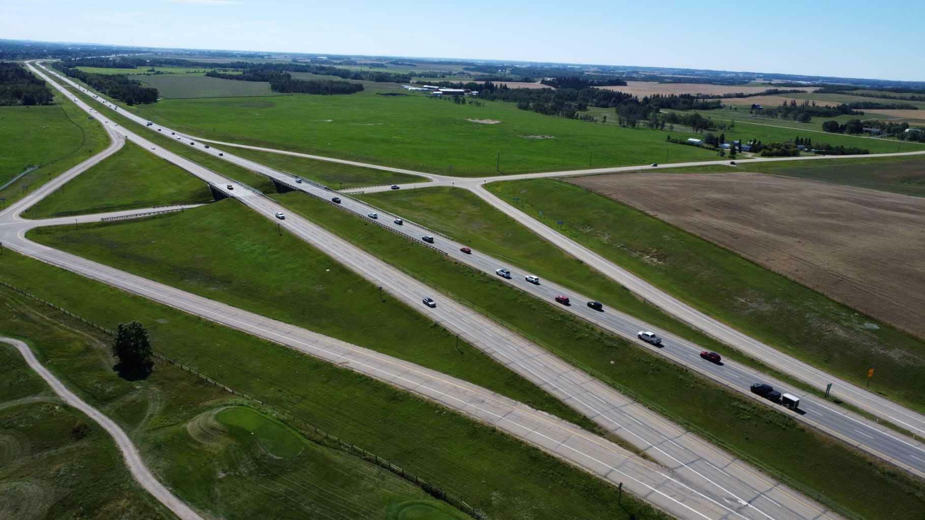 Photo de la propriété:  Qe2 And 604 Highway  AB T4J 1R5 