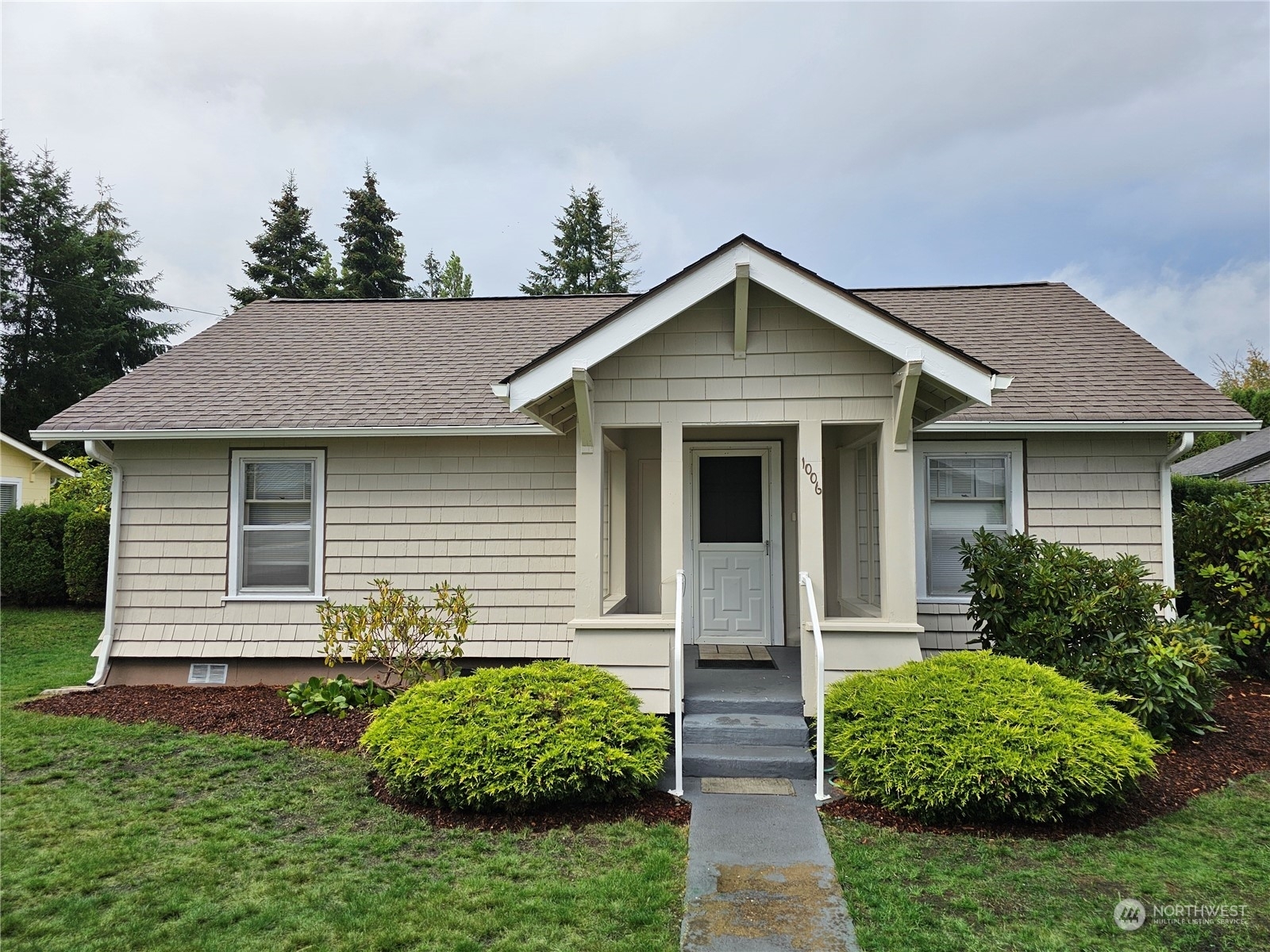 Property Photo:  1006 W Martin Street  WA 98541 