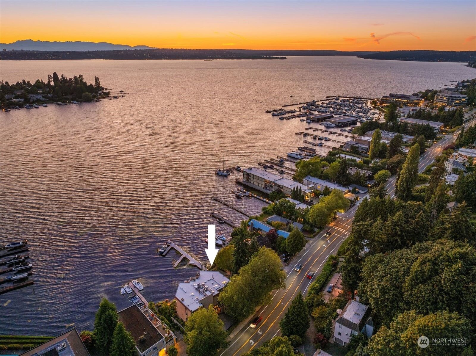Property Photo: 4511 Lake Washington Boulevard NE 2 WA 98033