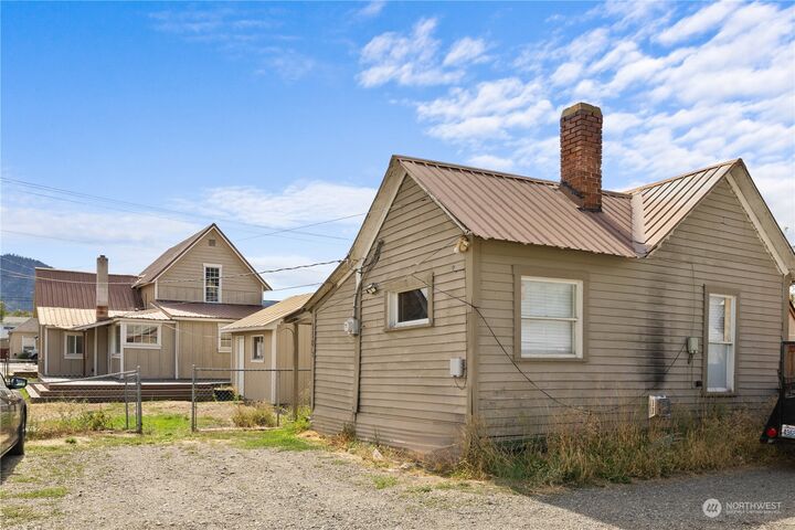 Property Photo: 110 W 2nd Street WA 98922