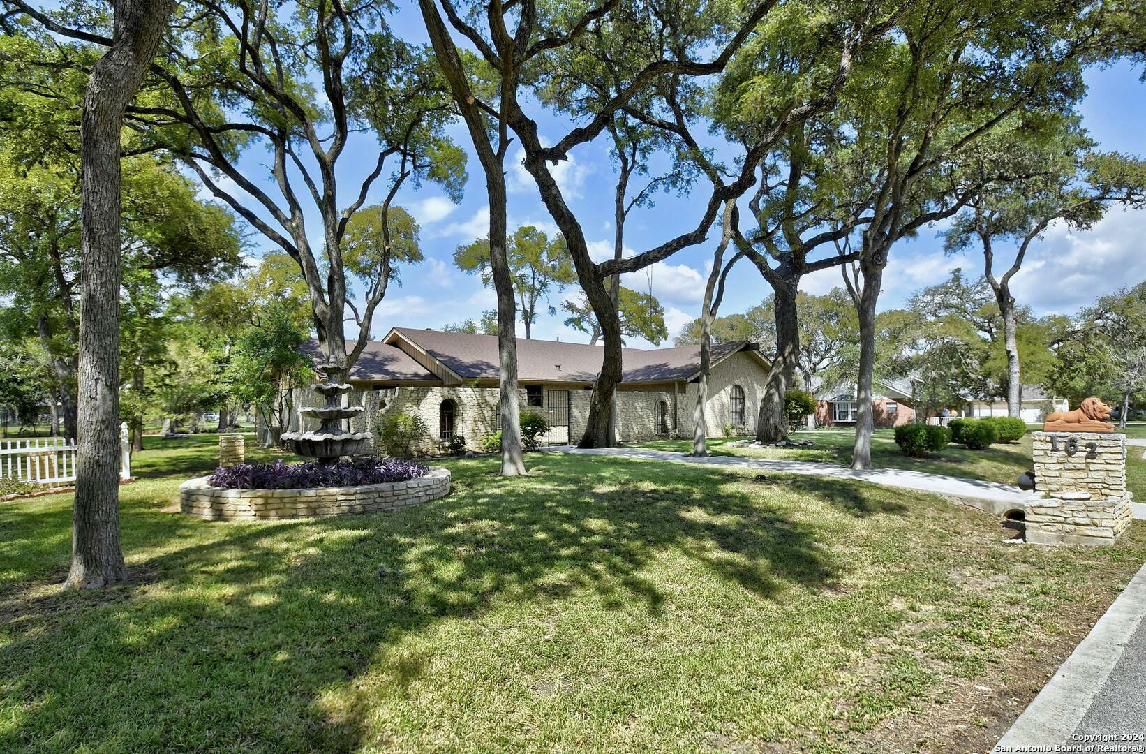 Property Photo:  162 Lone Oak St  TX 78155 