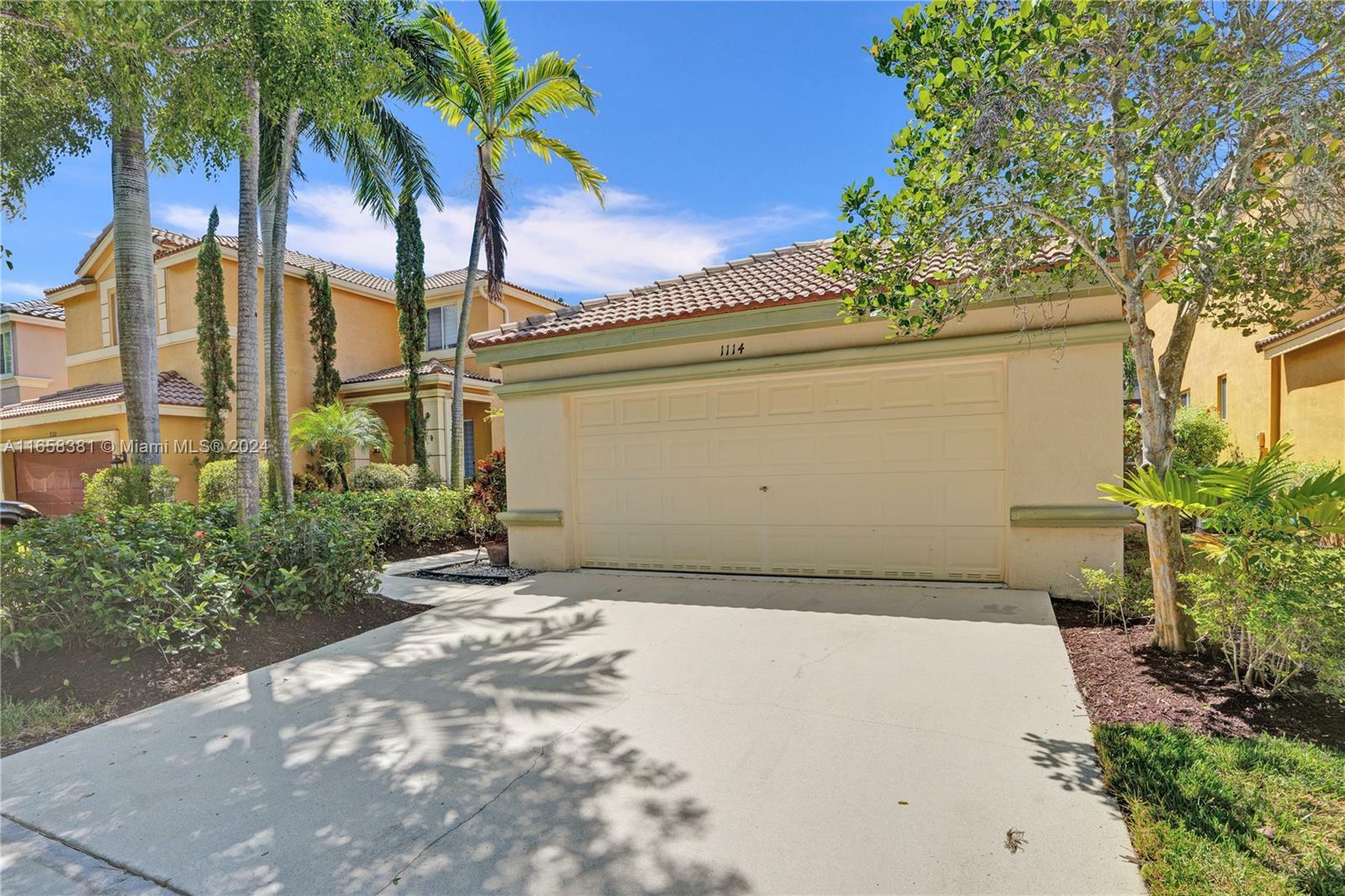 Property Photo:  1114 Golden Cane Dr  FL 33327 