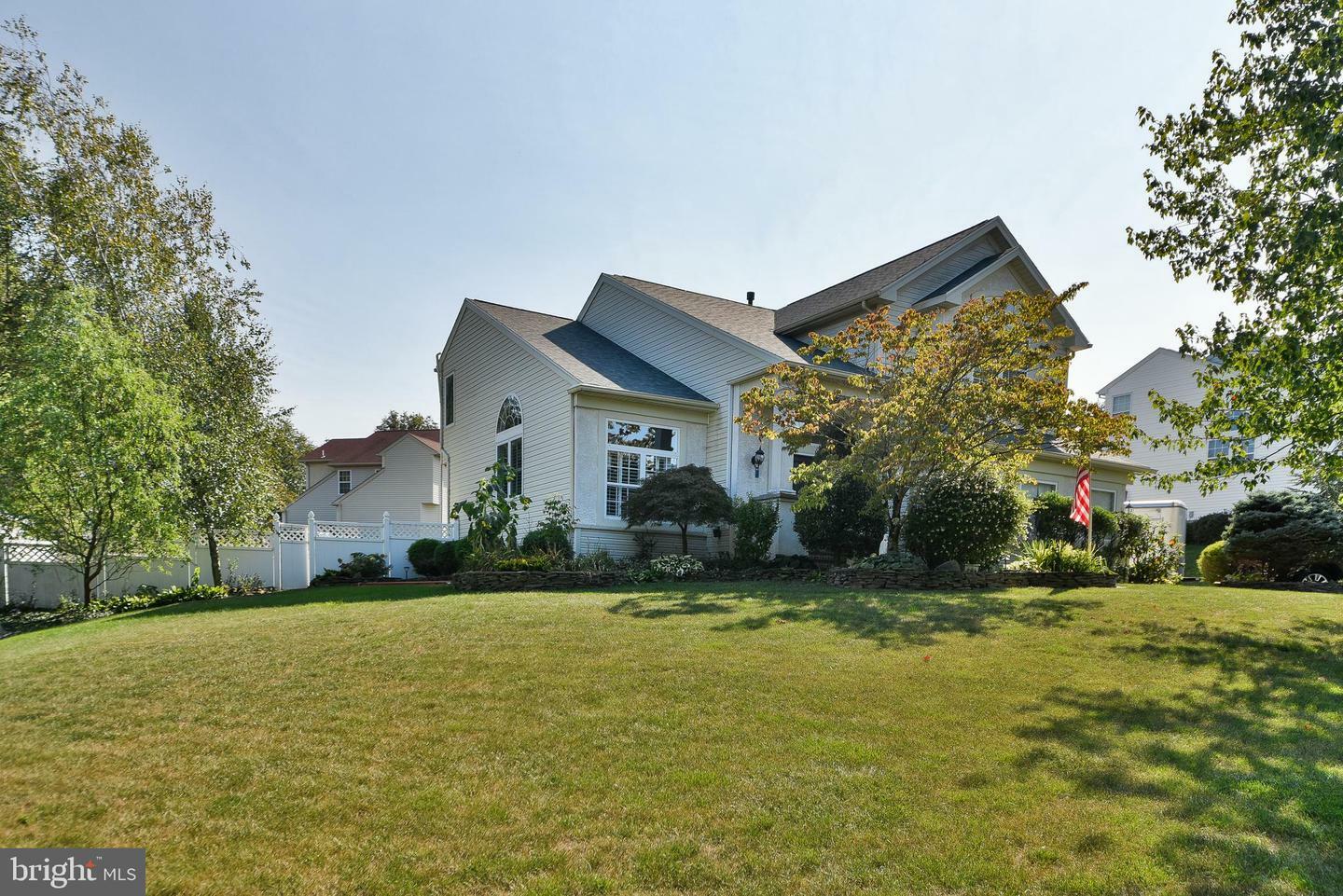 Property Photo:  221 Somerset Circle  PA 18914 