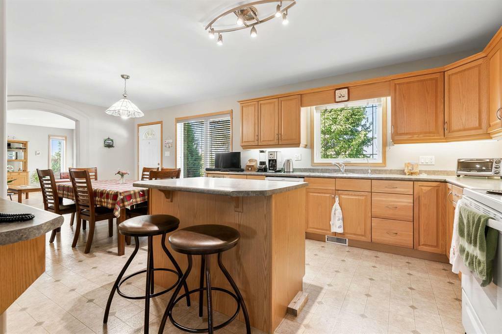 Property Photo:  2487 Dawson Road  MB R5K 0L2 