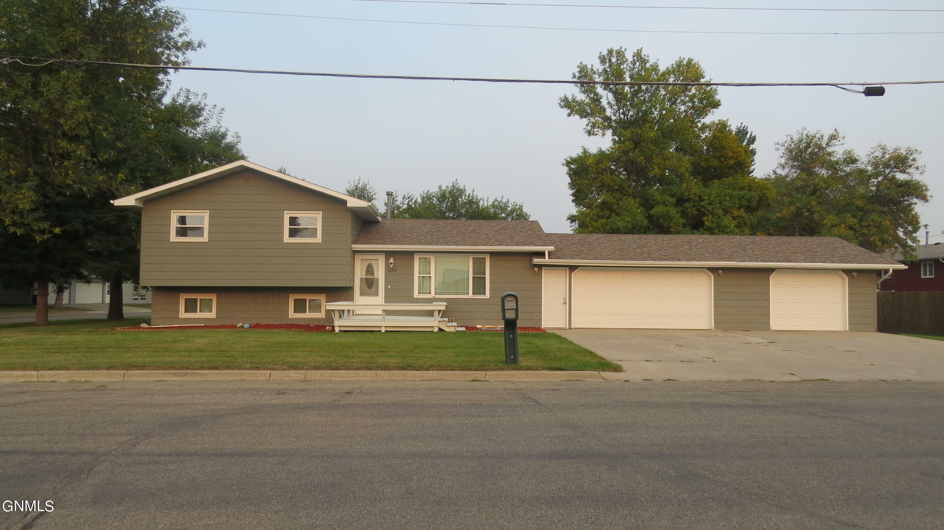 1605 4th Avenue SW  Jamestown ND 58401 photo