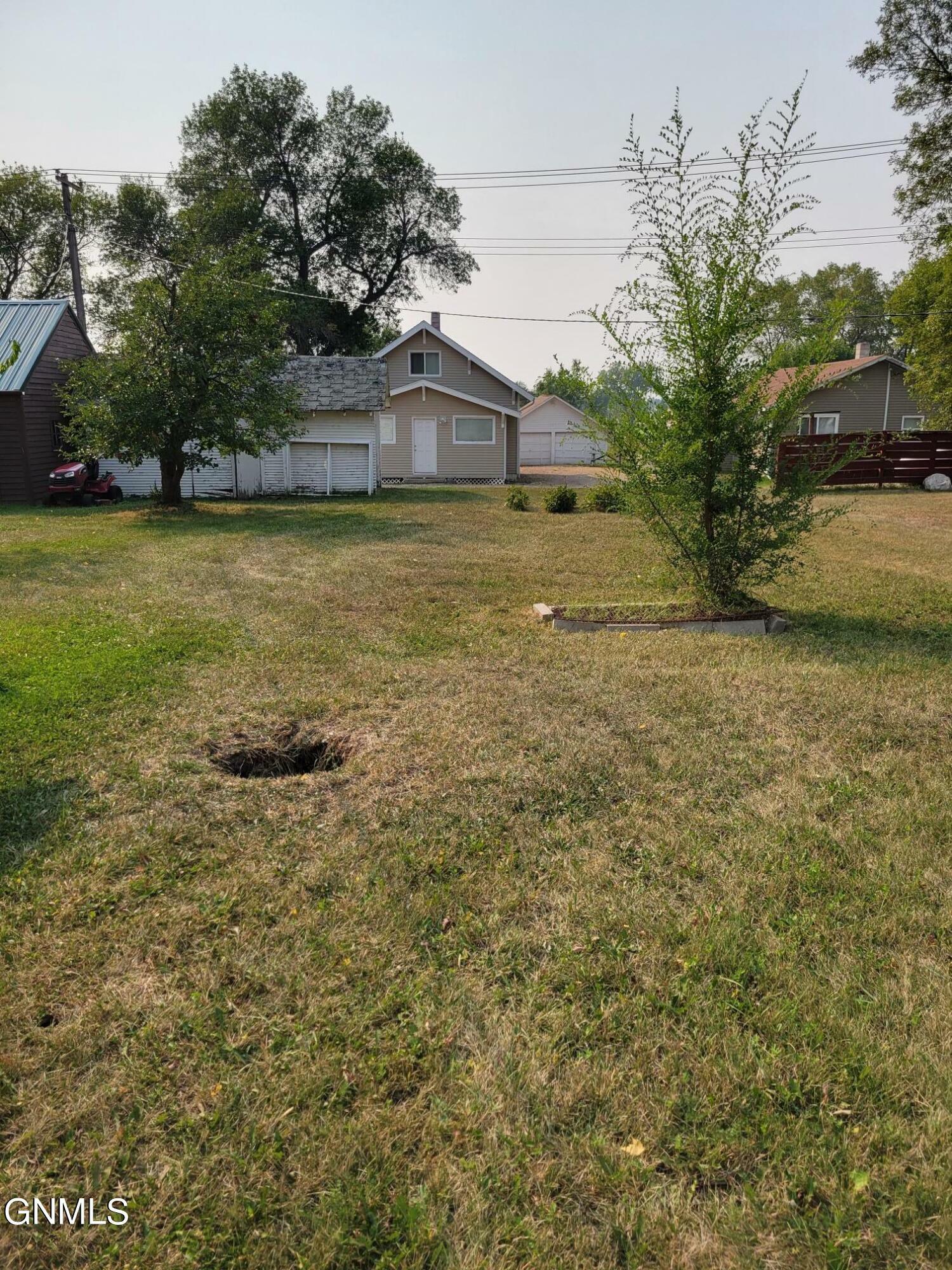 Property Photo:  312 1st Avenue SW  ND 58413 