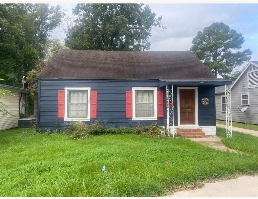 Property Photo: 2357 W Lucas Drive TX 77706