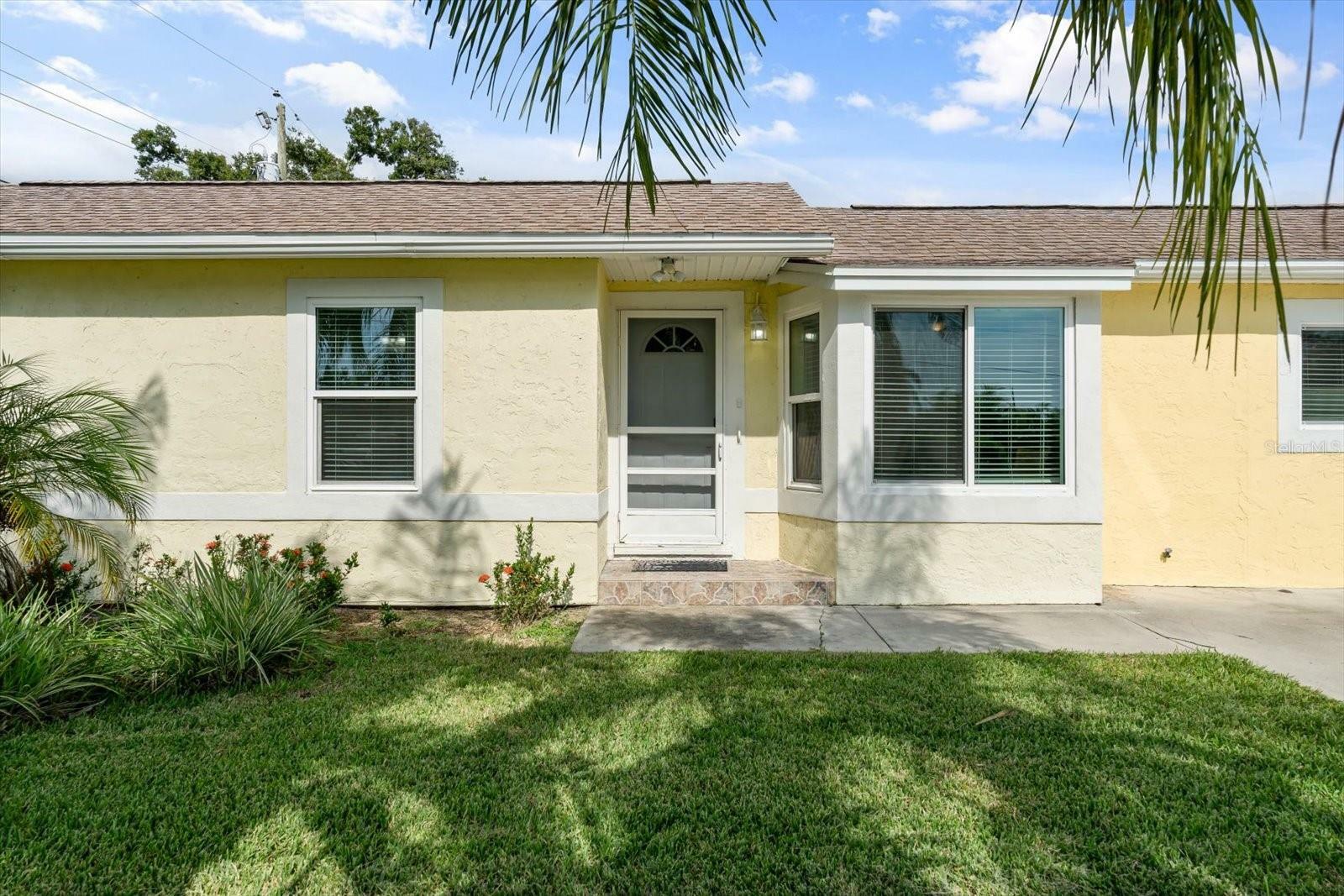 Property Photo:  521 Live Oak Street  FL 34285 