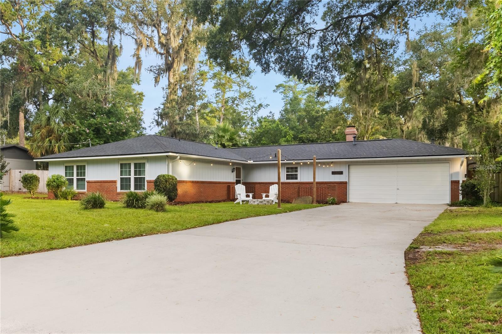 Property Photo: 3824 NW 34th Place FL 32606