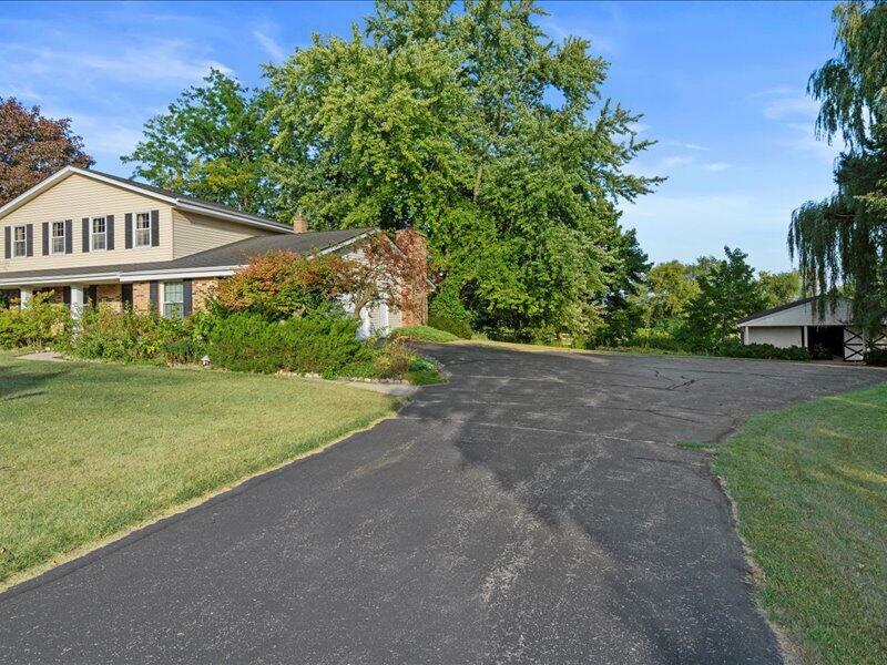 Property Photo:  W278s10980 Fairview Cir  WI 53149 