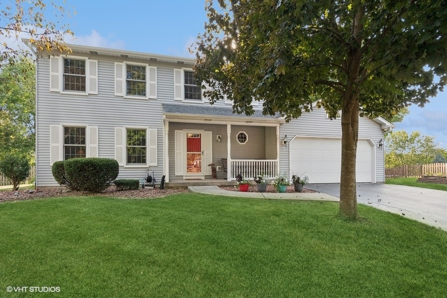 Property Photo:  809 Hyde Park Lane  IL 60565 