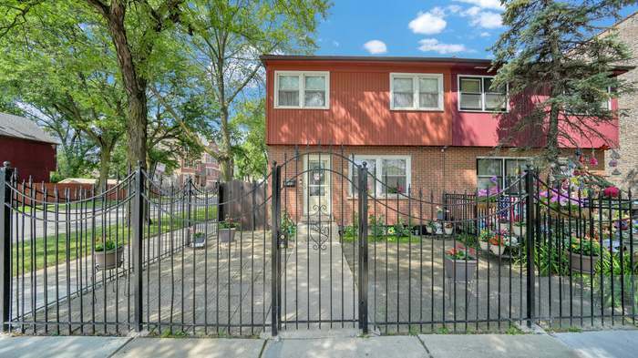 Property Photo:  1560 S Washtenaw Avenue  IL 60608 