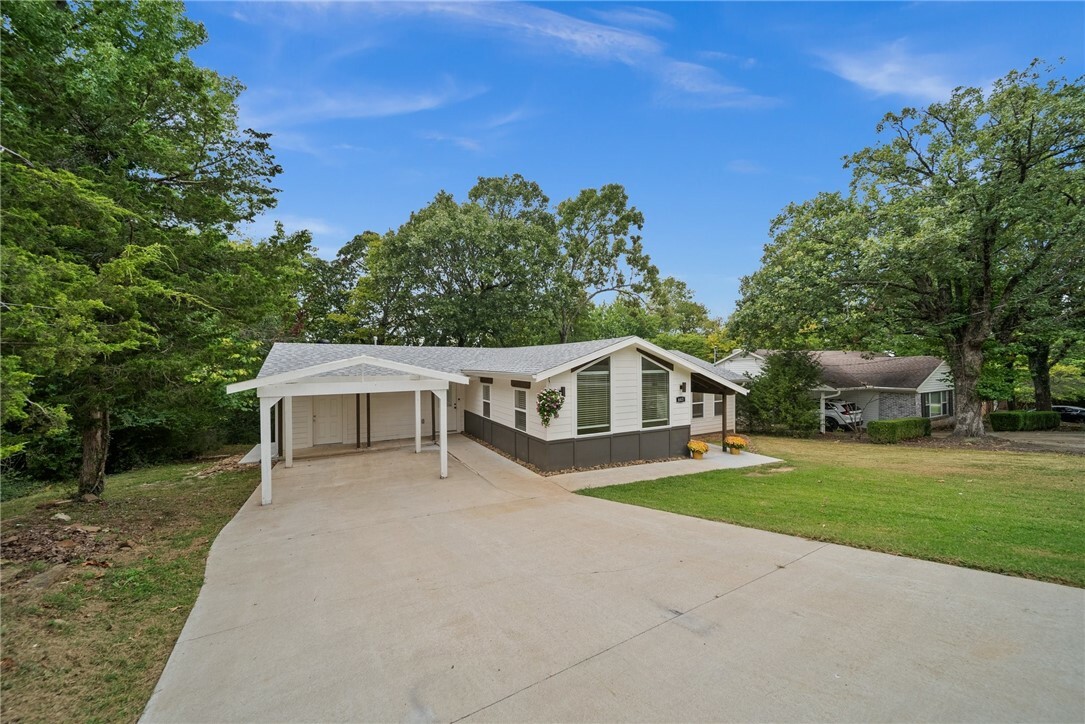 Property Photo:  843 N Jackson Drive  AR 72701 