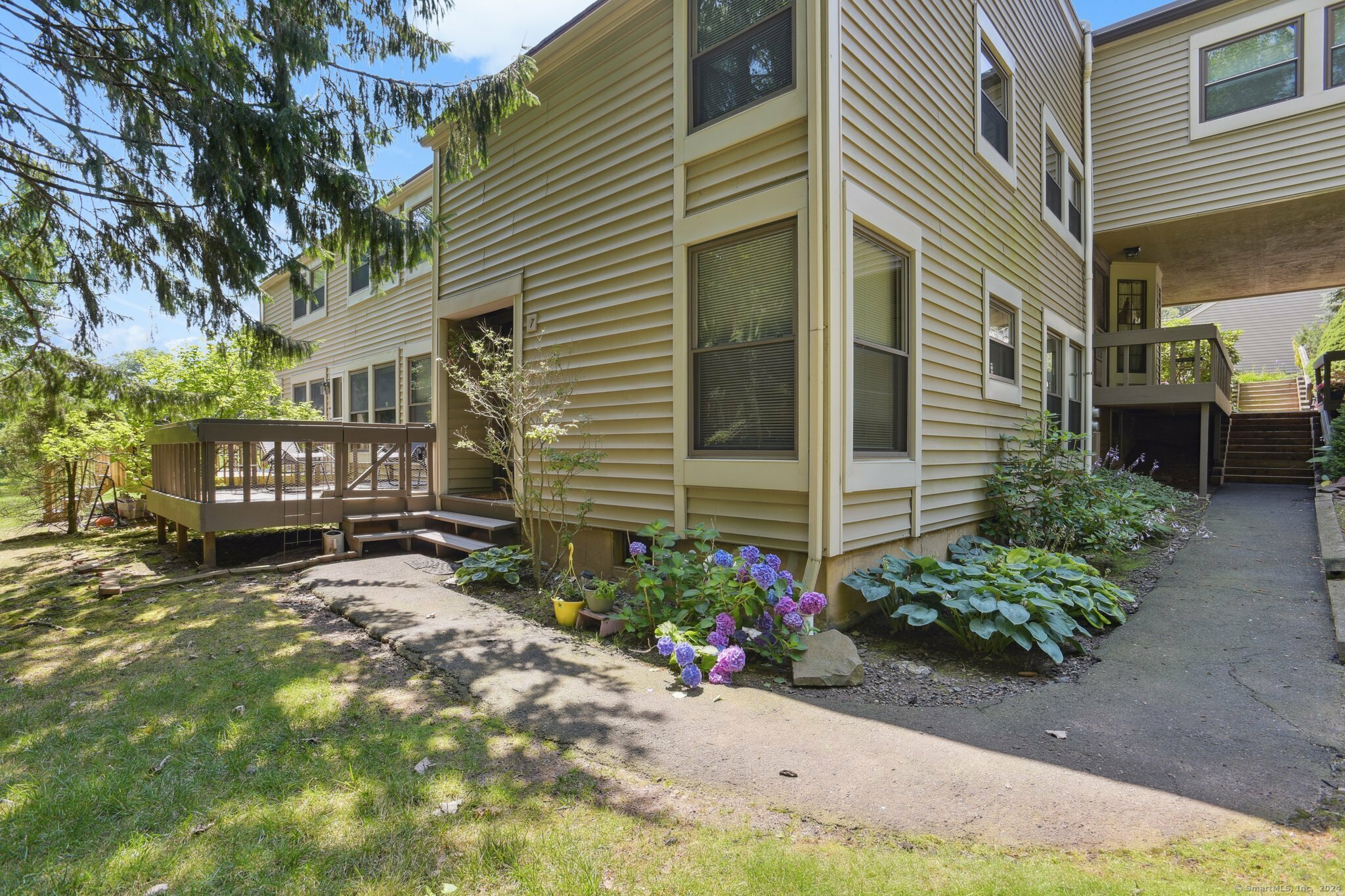 Property Photo:  7 Beecher Lane 7  CT 06067 