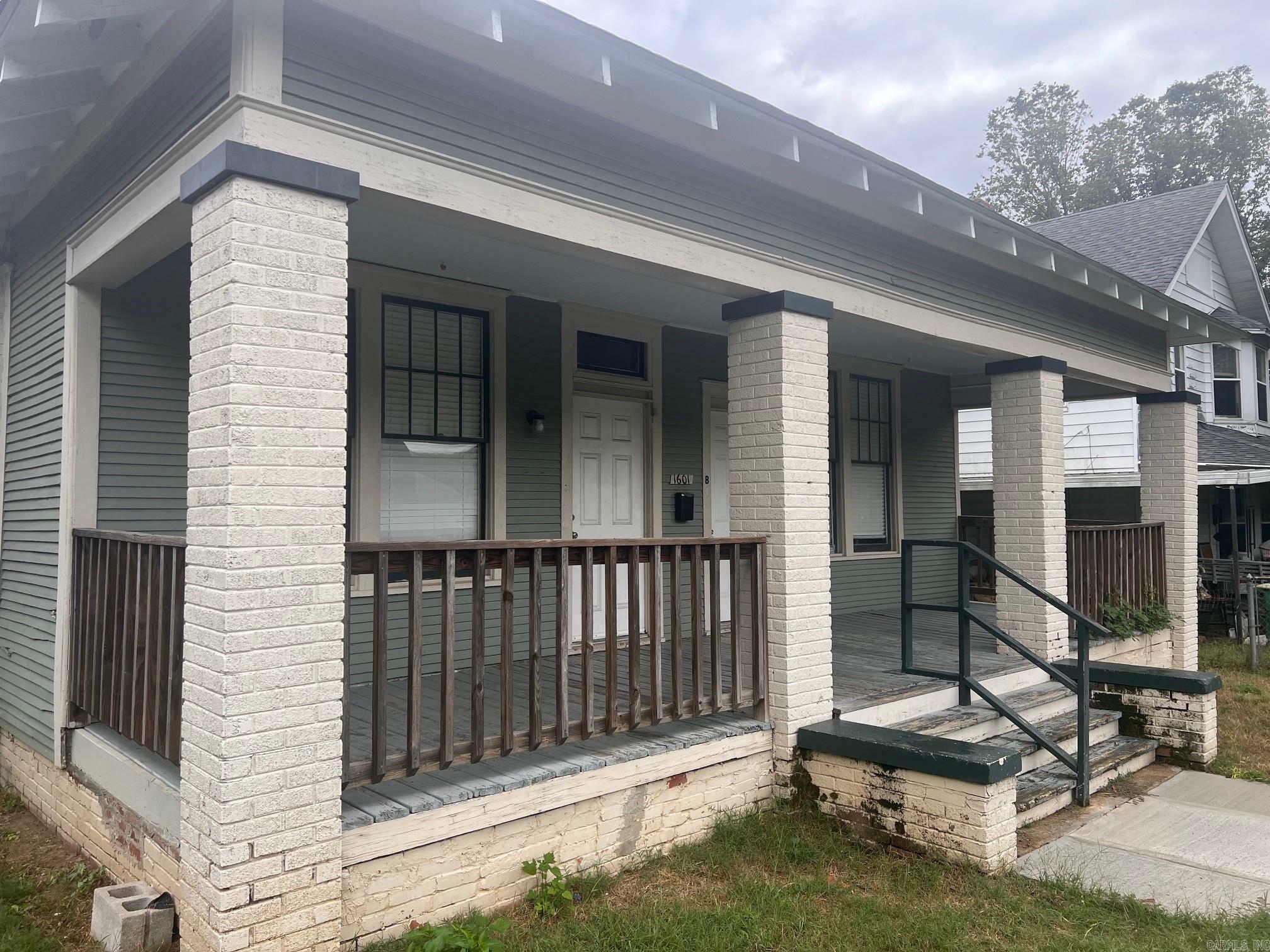 Property Photo:  1601 Hanger St  AR 72202 