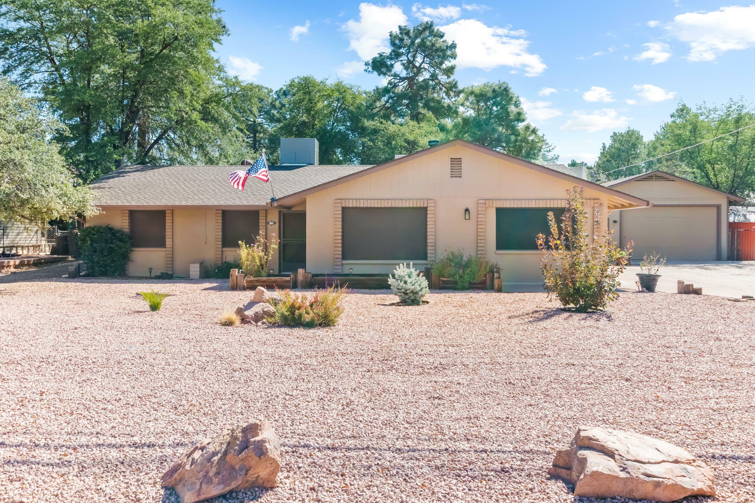 Property Photo:  901 S Mud Springs Road  AZ 85541 