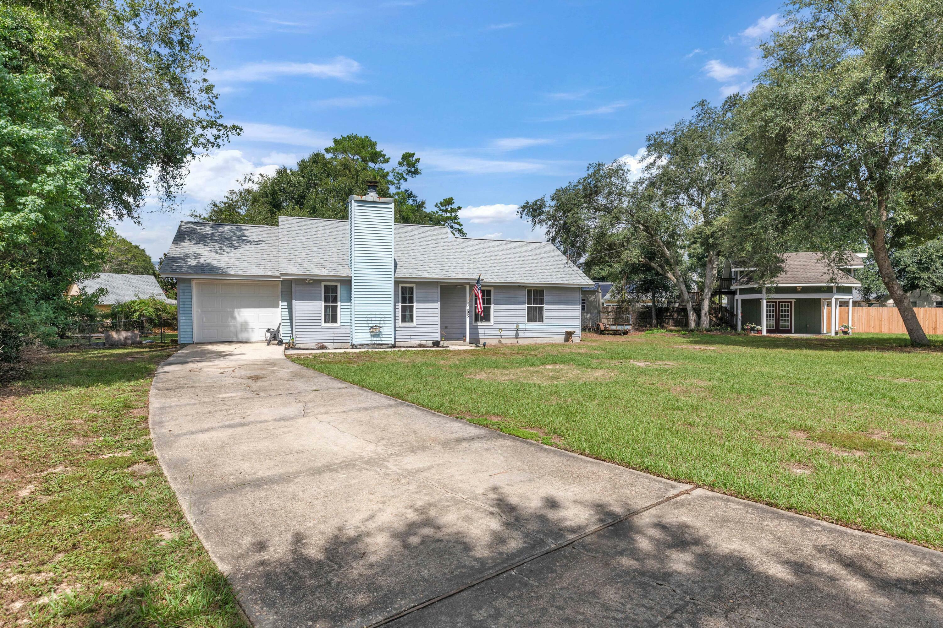 Property Photo:  105 Oakmont Drive  FL 32539 