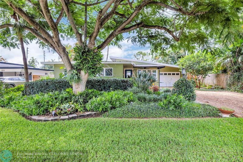 Property Photo: 1716 NE 27th Dr FL 33334