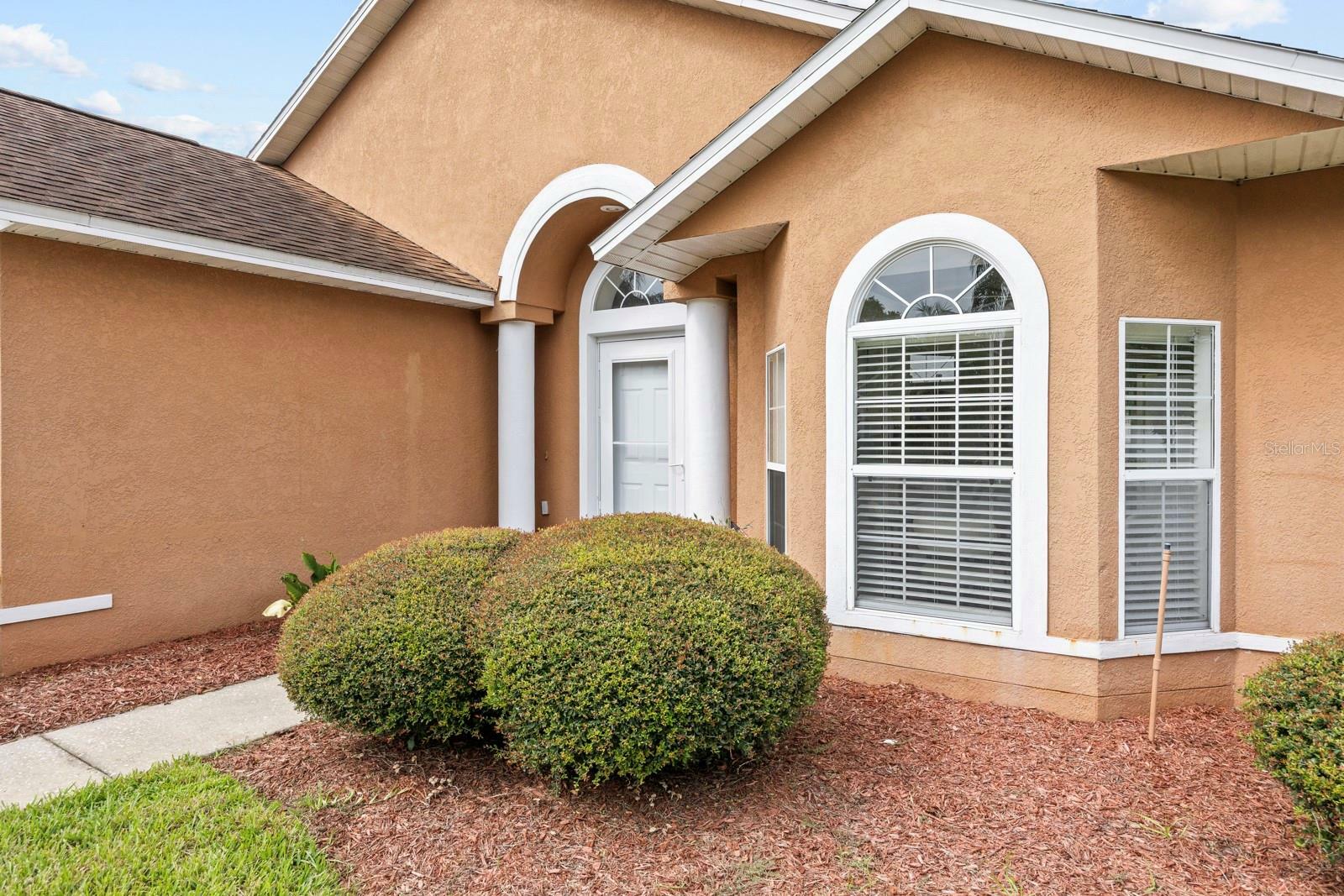 Property Photo:  548 Lancer Oak Drive  FL 32712 