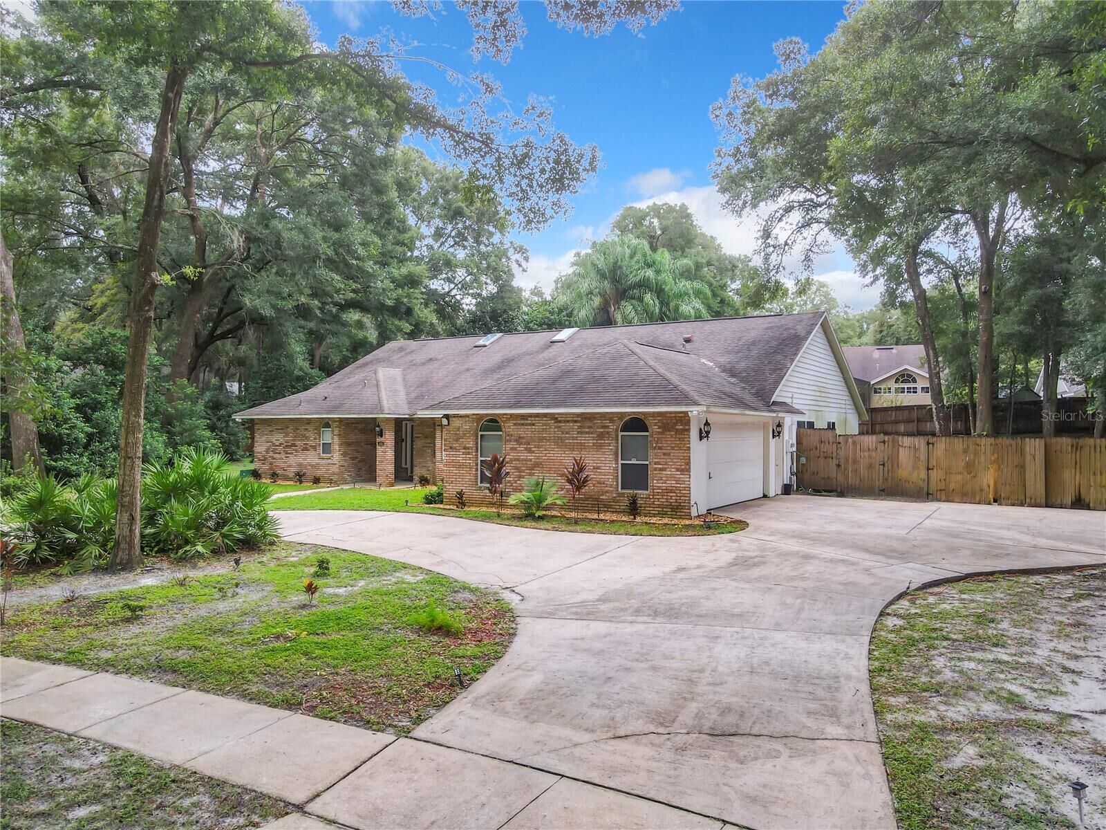 Property Photo:  1522 Chaucer Court  FL 32724 