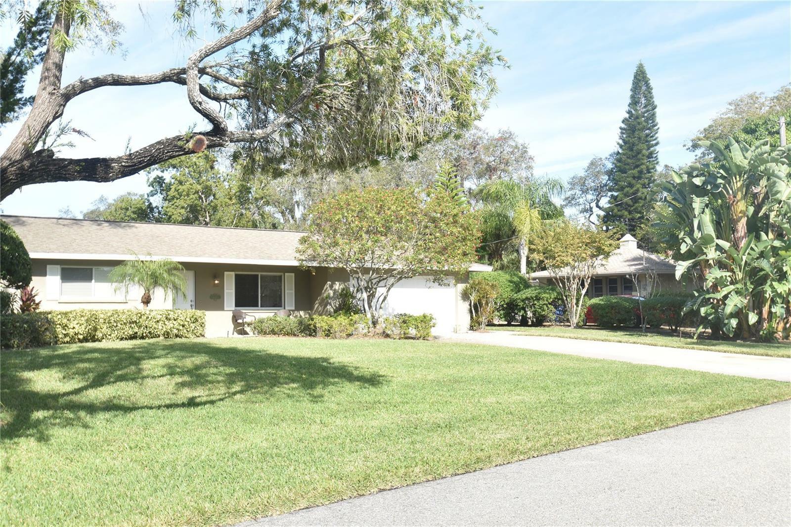 Property Photo:  1833 Sandalwood Drive  FL 34231 