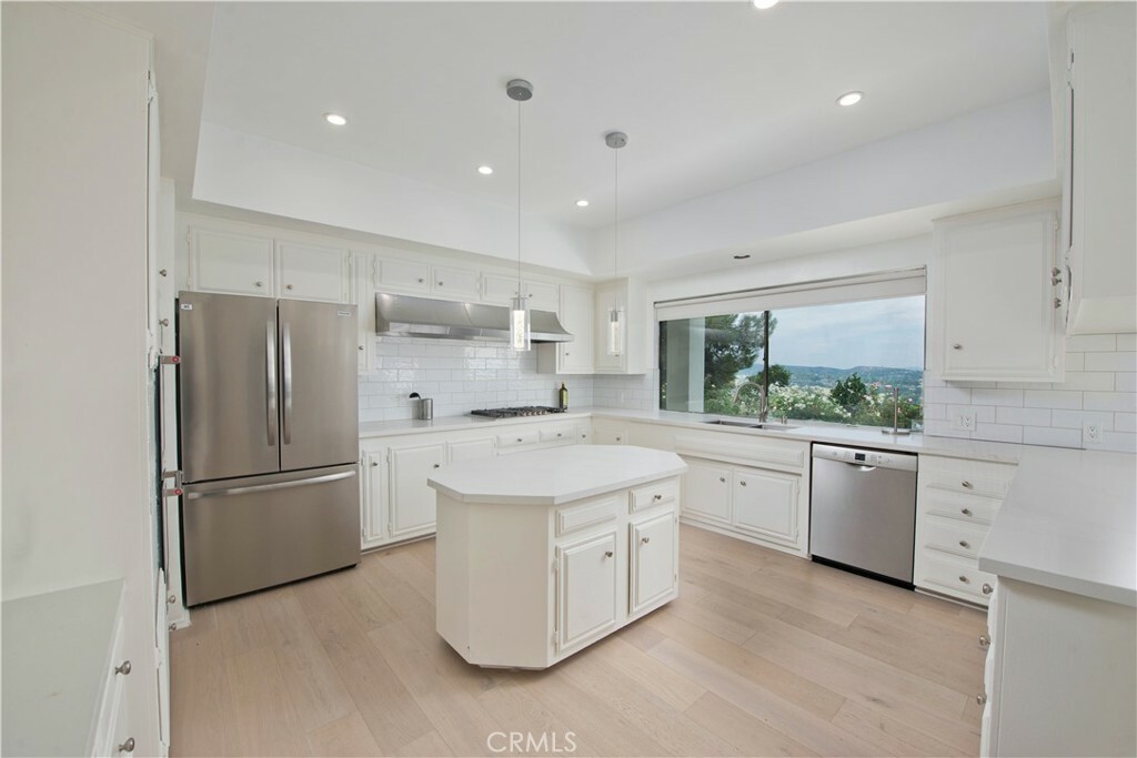 Property Photo:  17901 Lake Vista Drive  CA 91316 