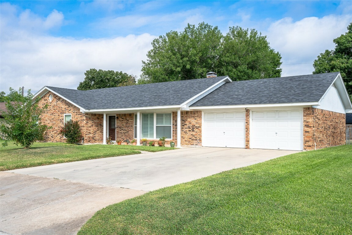 Property Photo:  919 Center Street  TX 78644 