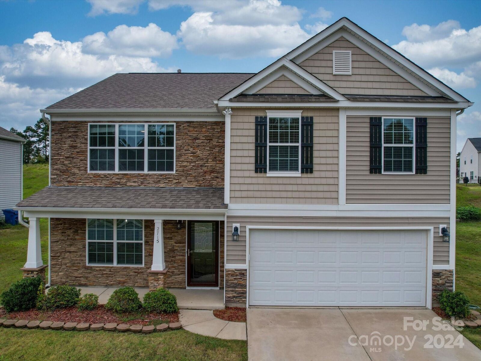 Property Photo: 2715 Golden Rose Lane NC 28216