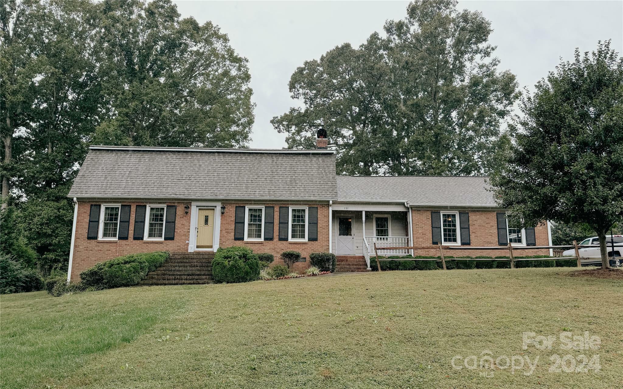 Property Photo:  727 Belmorrow Drive  NC 28214 