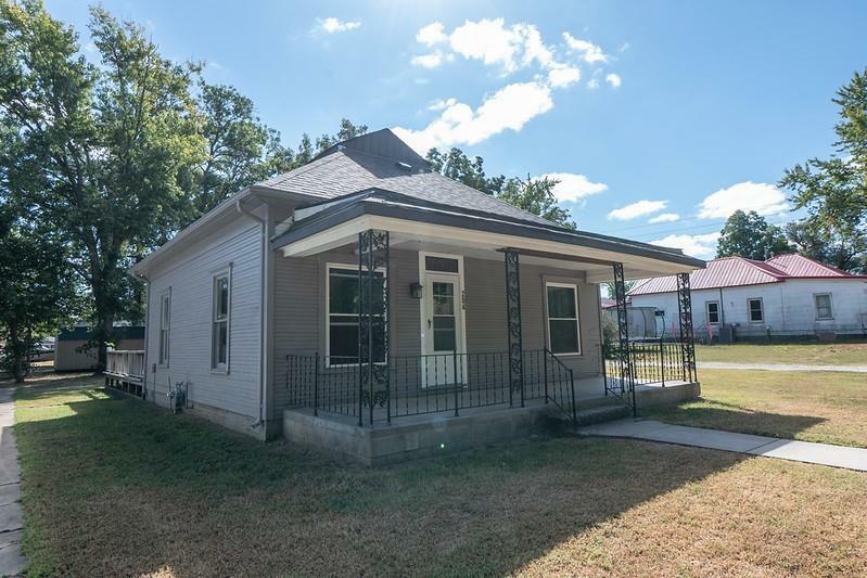 Property Photo:  204 N State Street  KS 67333 