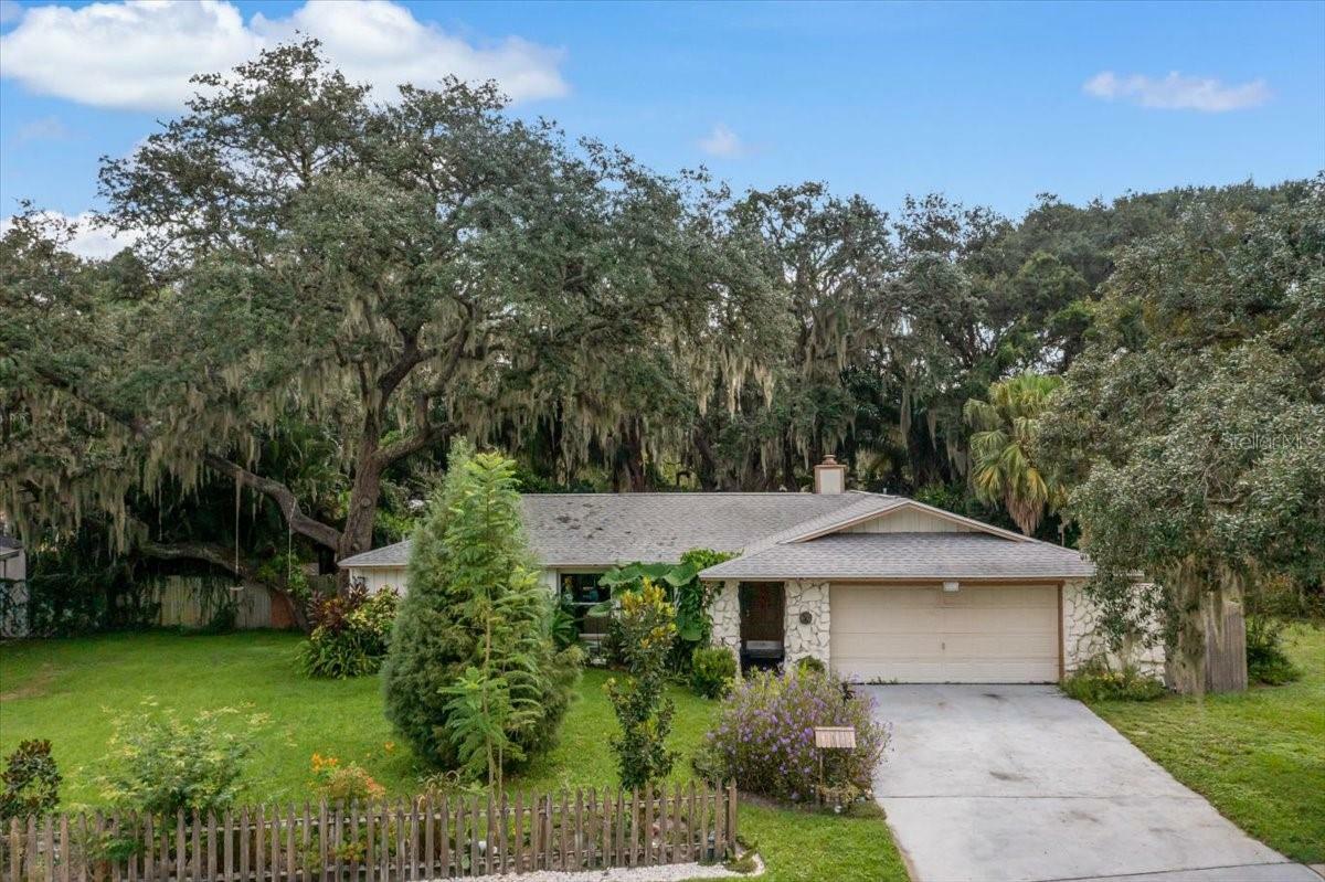 Property Photo:  3514 Yale Circle  FL 33578 