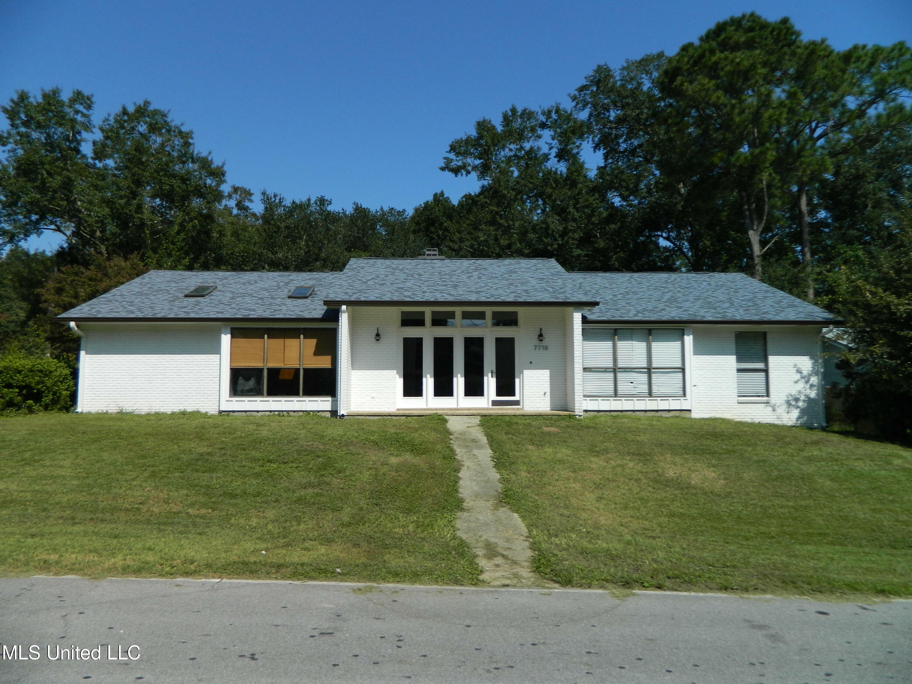 Property Photo:  7719 Moanalua Way  MS 39525 